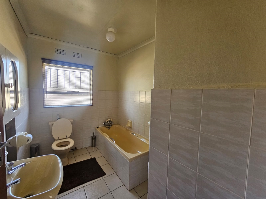 5 Bedroom Property for Sale in Riebeeckstad Free State